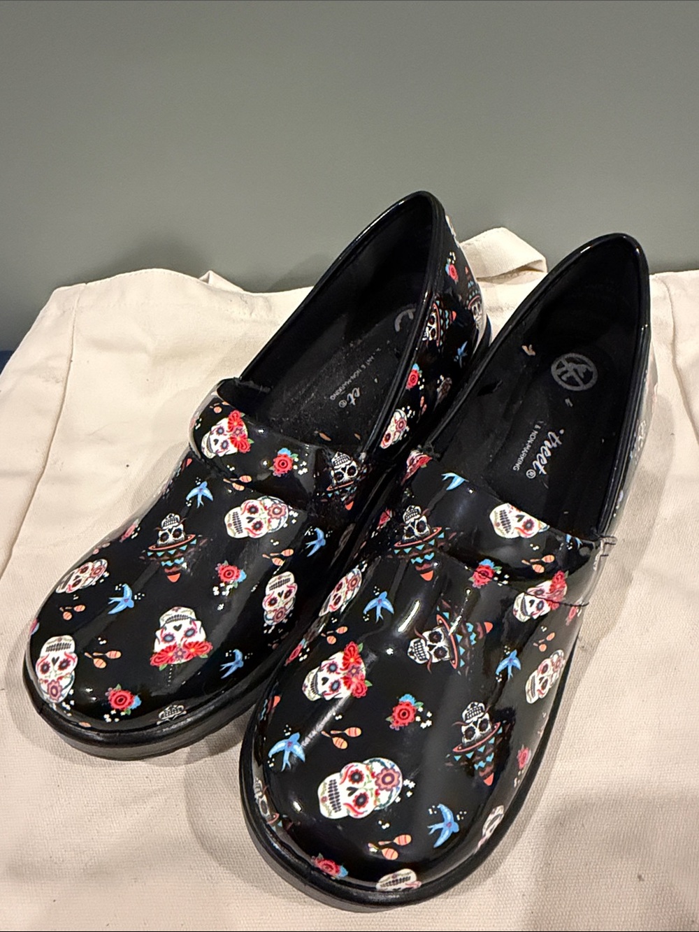Treet nonslip and nonmarking shoes